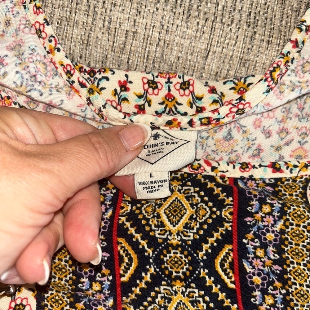 Floral Patterned cold shoulder Top - Picture 4 of 6
